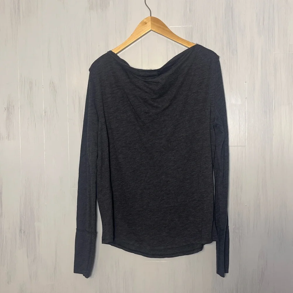 We The Free Kimmi Long Sleeve Tee in Dark Gray Size S‎